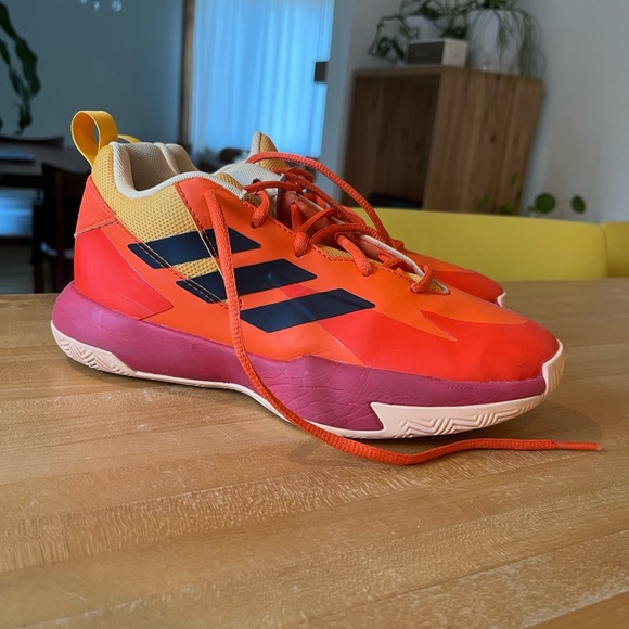 Size 5. Used only on inside basketball courts. - Picture 2 of 6